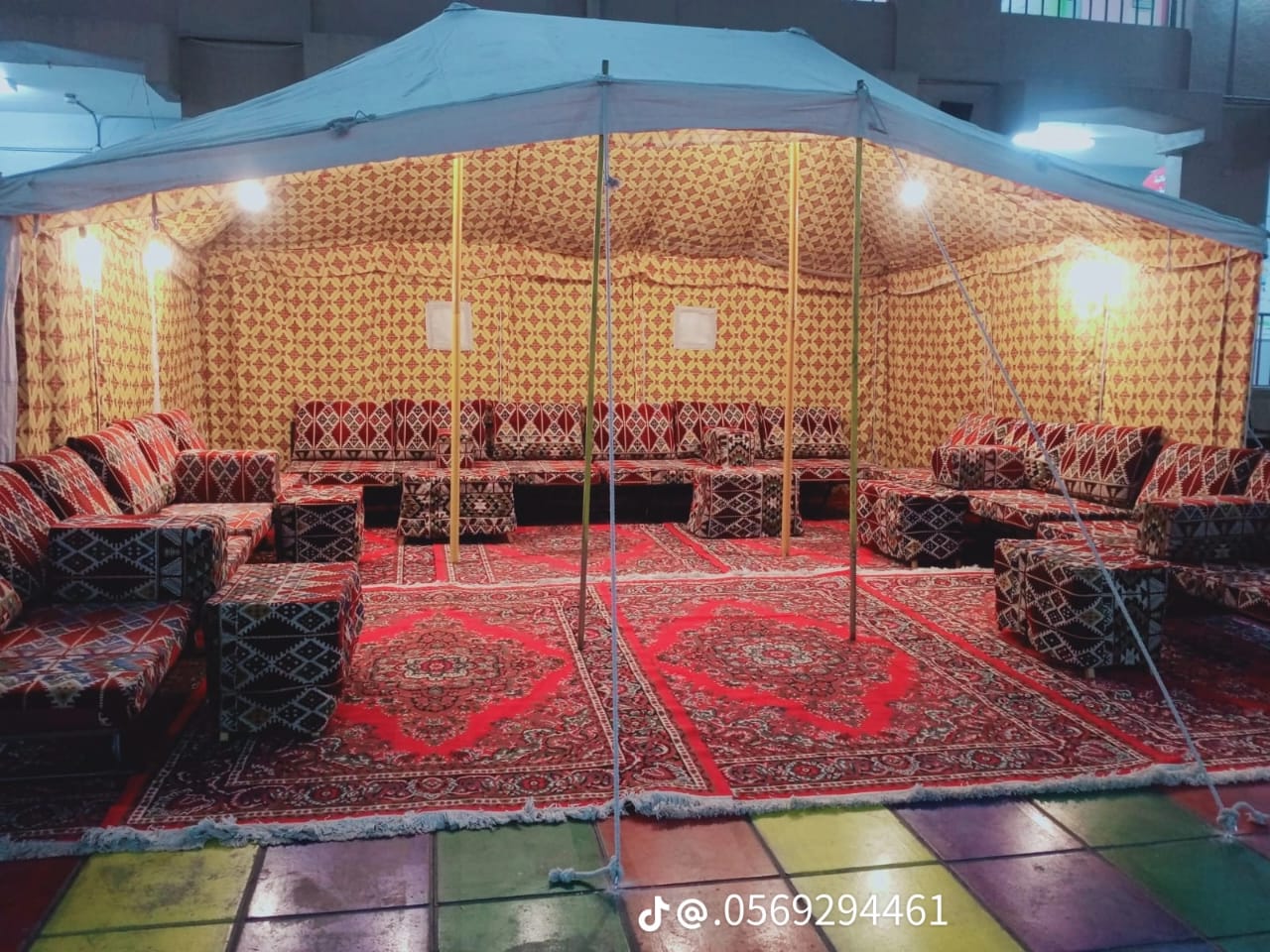 خيمة مناسبات من الداخل